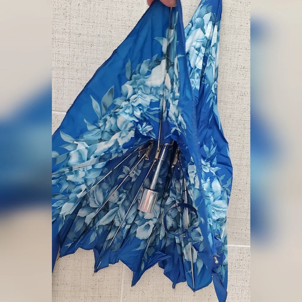 Vintage Floral Sun/Rain Umbrella, Bi-Fold, Made In Kwangchow, Blue,White, Nylon - Picture 13 of 14